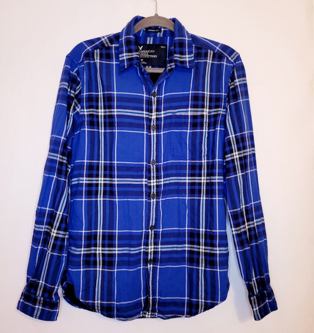 American Eagle blue plaid athletic fit button up shirt Size Sm Outdoors Classic